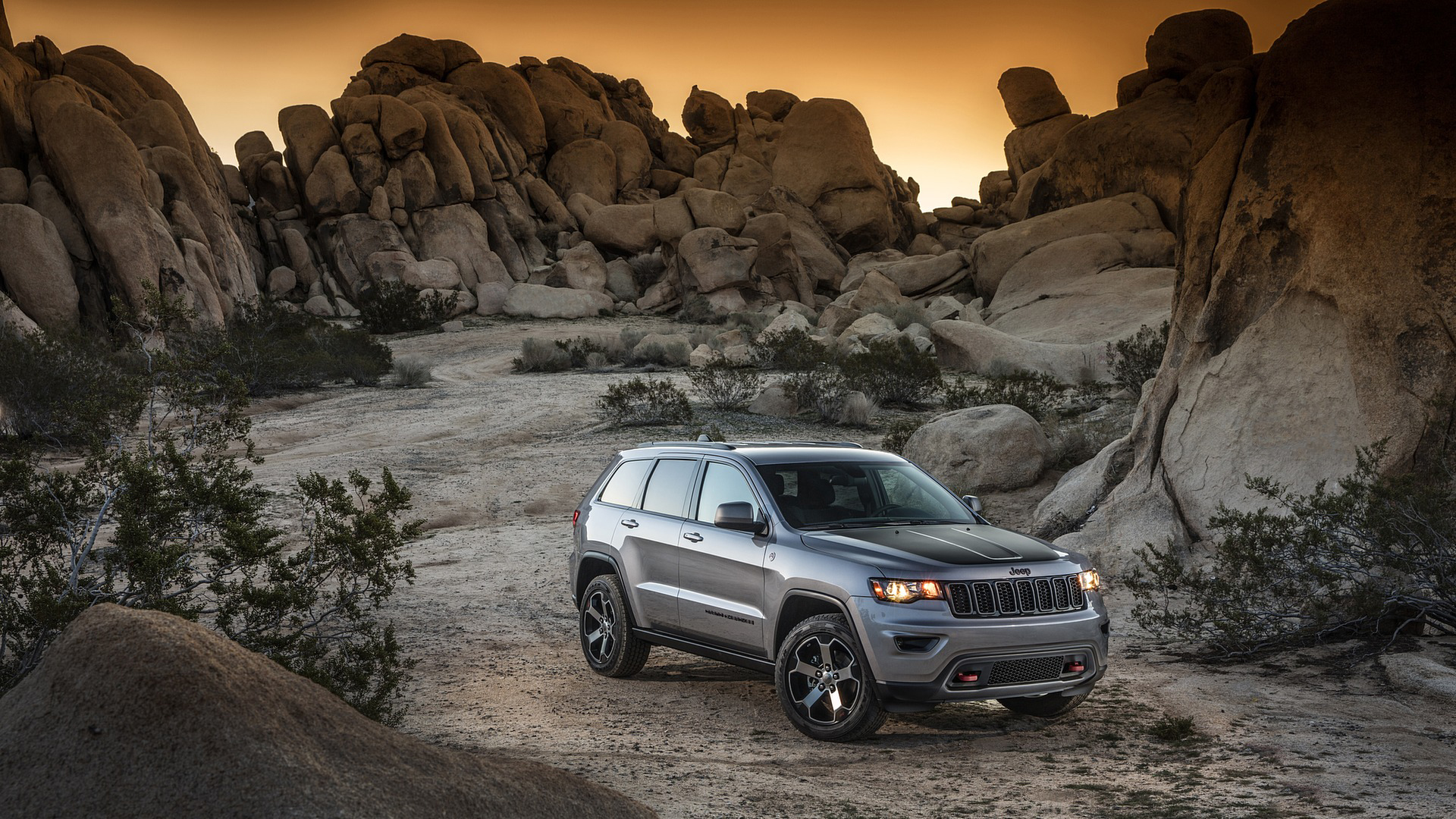 2017_jeep_grand_cherokee_2_1920x1080